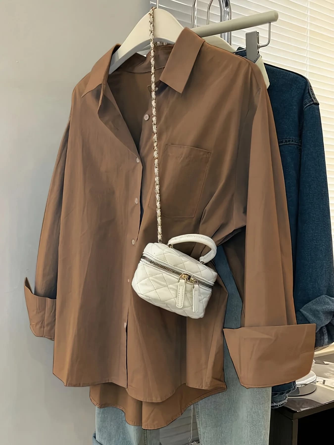 Women's casual shirt with long sleeves