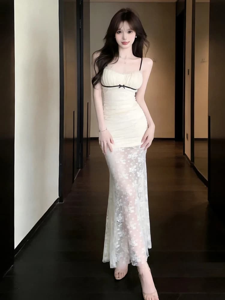 Abito Bodycon Senza Maniche con Pannelli in Rete e Pizzo Plissettato, Elegante e Sensuale, con Vita Stretta e Gonna Aderente