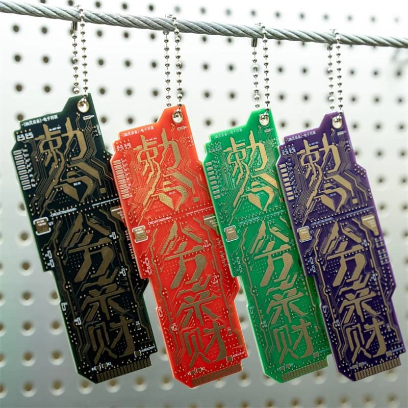 Accessori pendenti con simboli elettronici Ricchezza da tutte le direzioni Decorazione per vestiti zaino
