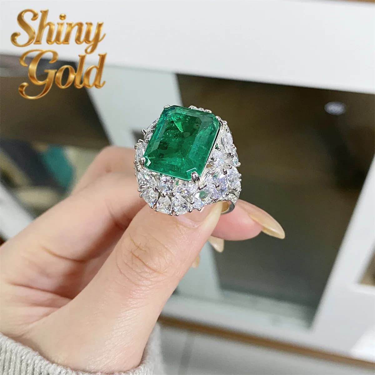 Anello di Lusso in Platino PT950 con Diamante Taglio Smeraldo e Moissanite, Collezione ShinyGold