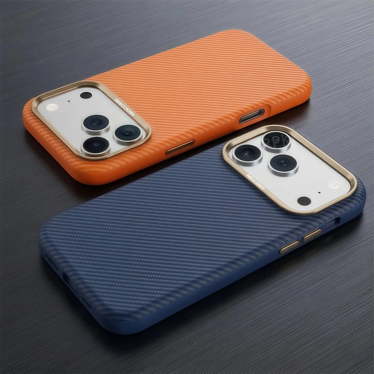 Custodia di Lusso per iPhone 17 Pro Max con Texture in Fibra di Carbonio, Compatibile con MagSafe, Cornice Metallica per Lenti e Protezione Antiurto