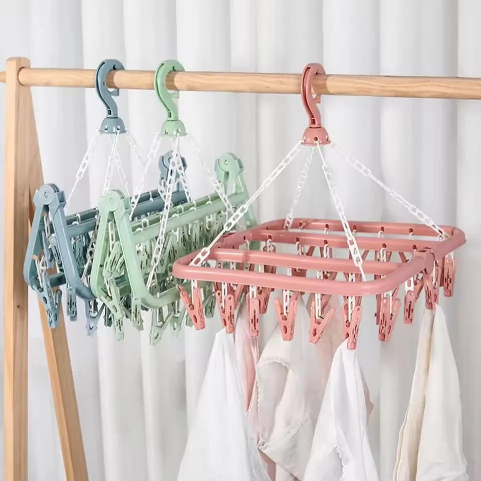 Plastic hanger with 32 clips, designed specifically for hanging clothes, underwear, socks and everyday household items