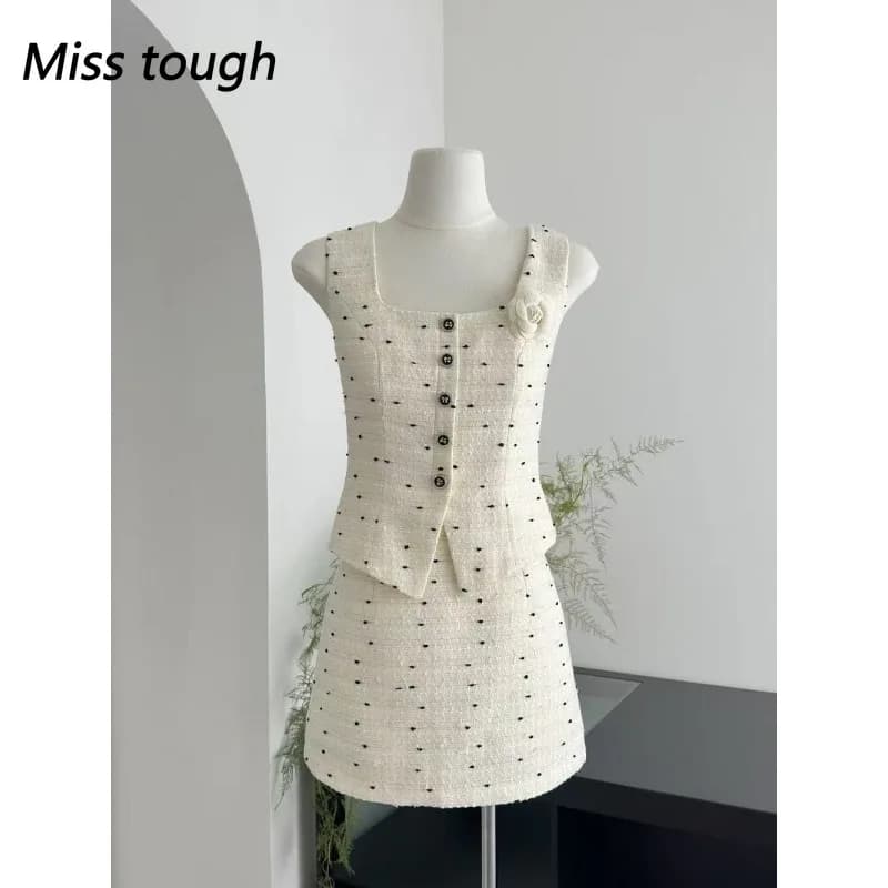 Set Primaverile Elegante Francese da Donna in 2 Pezzi: Top a Pois + Minigonna a Linea A, Moda Coreana per Vacanze, Set da Ufficio Slim Fit