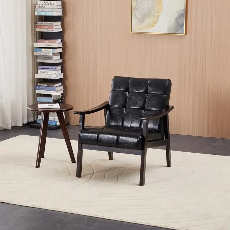 Poltrona con schienale alto di ispirazione medievale in nero antico, imbottita con gambe in legno massello, ideale per il tempo libero, la lettura in vita