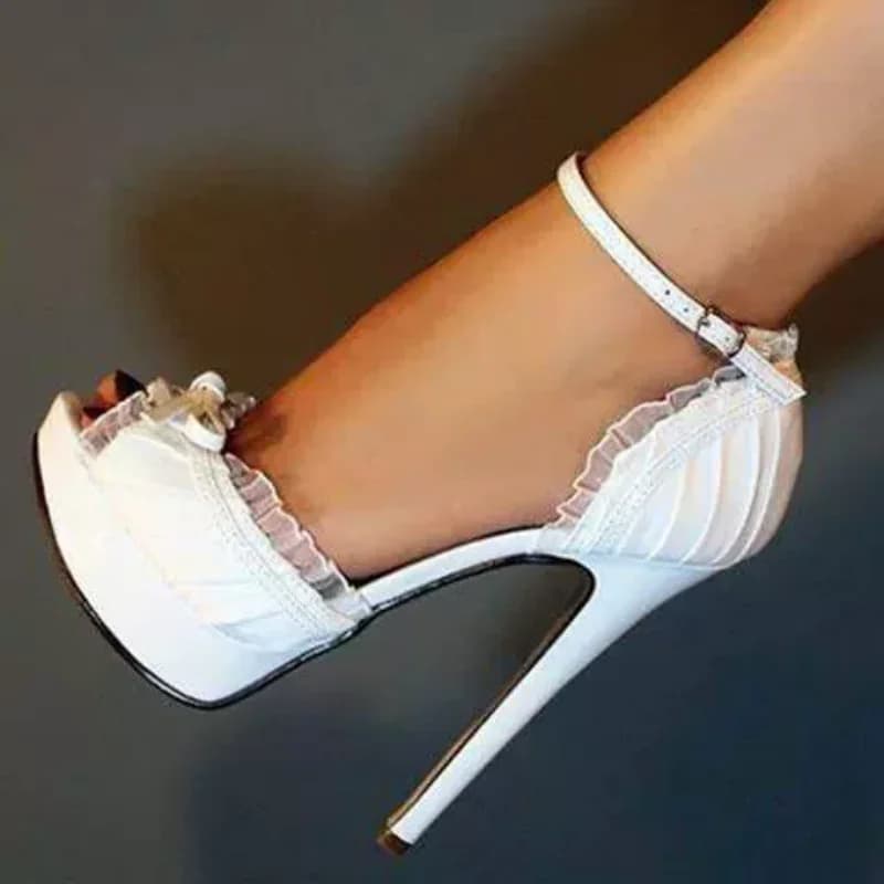 Estate nuova punta tonda in pizzo piattaforma impermeabile farfalla scarpe da sposa sottile abito da banchetto con tacco alto sandali da donna di grandi dimensioni