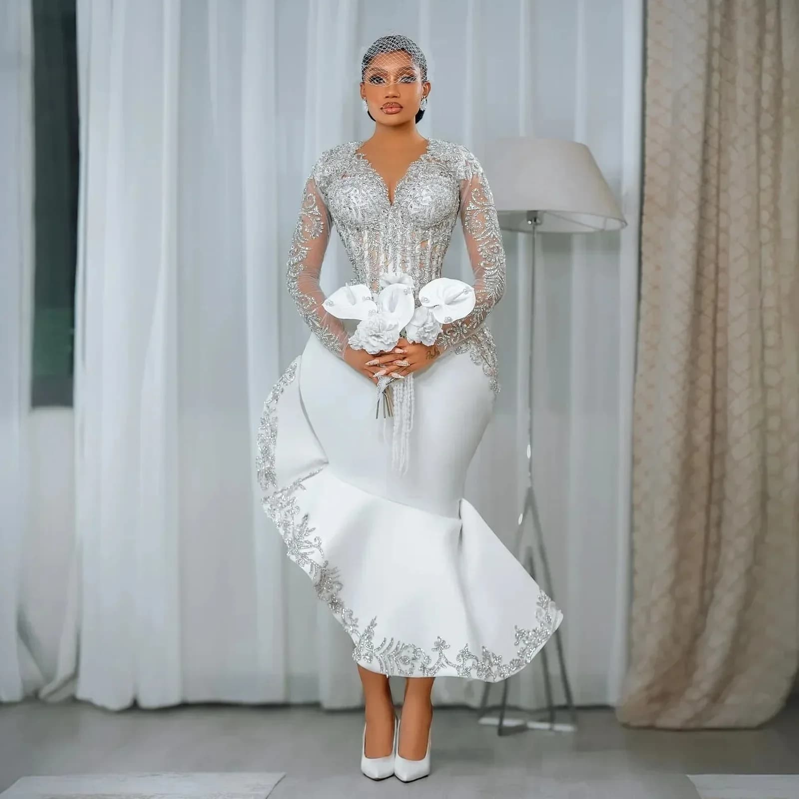 Abito da sposa di lusso Aso Ebi a sirena in pizzo con perline di cristallo, abito da sposa africano da donna, sexy scollo a V, maniche lunghe, abito da ballo personalizzato