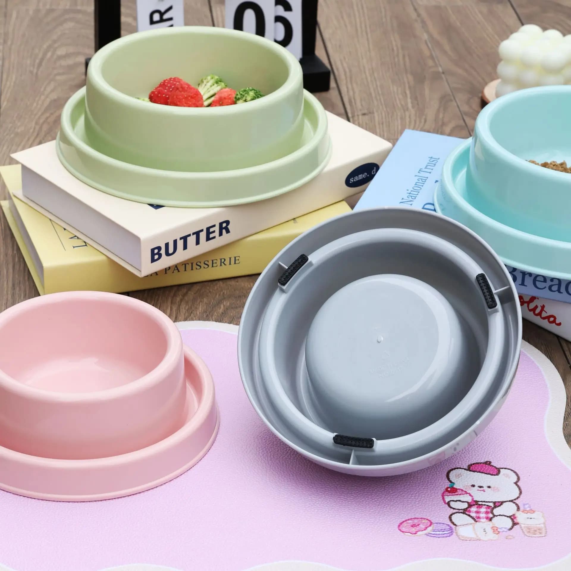 Ciotole Antiscivolo e Antirovesciamento per Cani e Gatti, Piatti per Cibo e Acqua con Base Stabile, Accessori Durevoli per Animali Domestici
