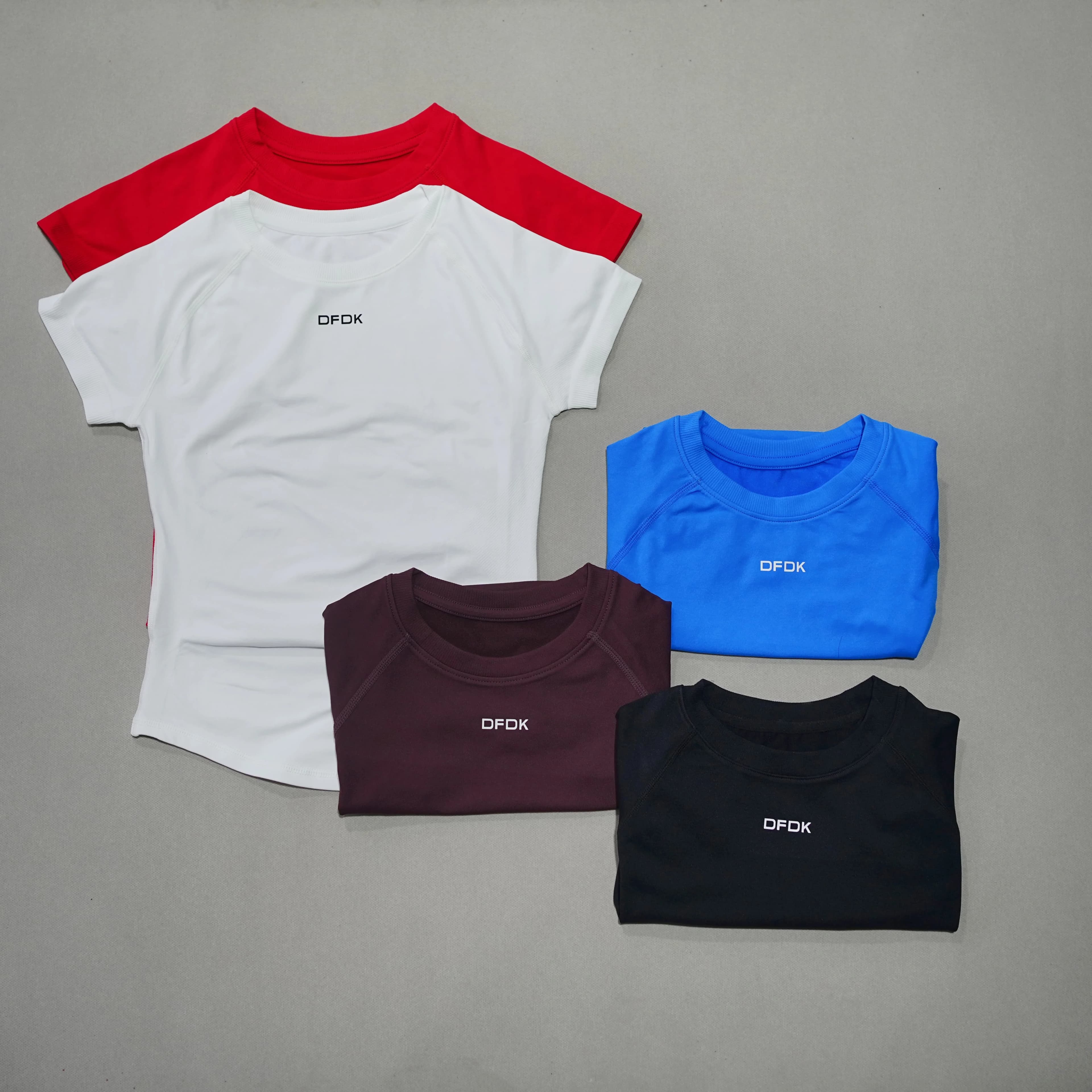 DFDK T-shirt sportiva traspirante da donna a maniche corte con collo rotondo, top casual elastico per palestra, yoga, corsa, fitness