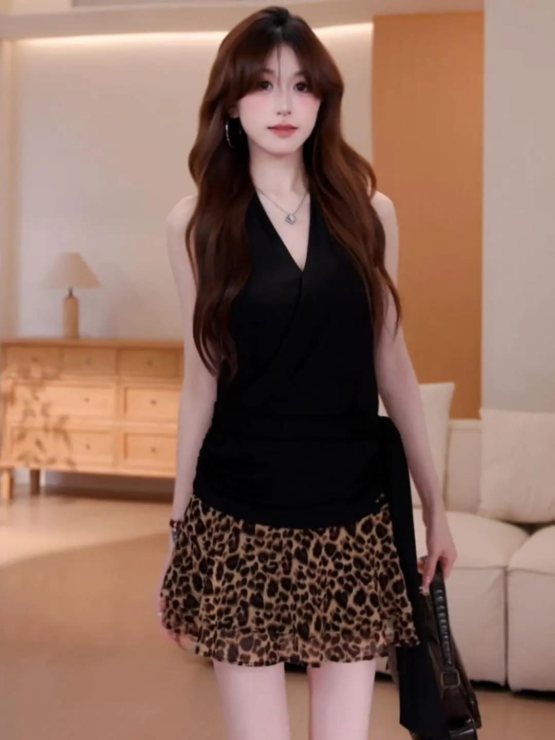 Fashionable V-Neck Sleeveless Vest And High Waist Skirt Two-Piece Set for Women Summer Breathable Lightweight Casual Wear