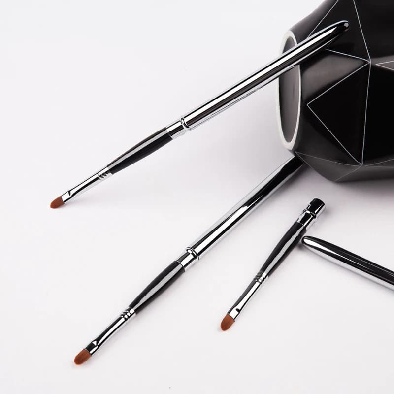 【A】Eyeshadow Lip Gloss Makeup Brush Portable Retractable Adjustable Lips Brush With Protective Cover Beauty Cosmetic Makeup Tool