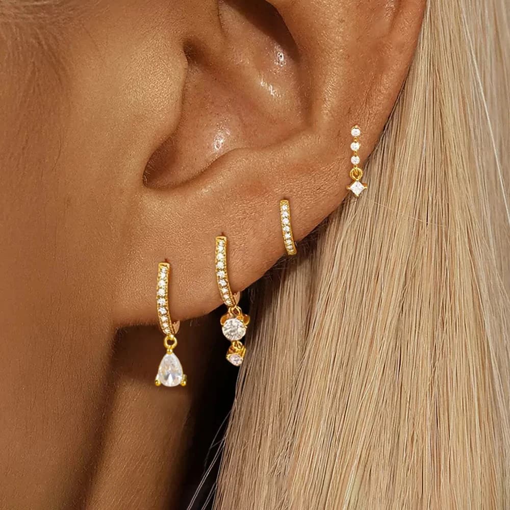 Set di 4 orecchini a cerchio semplici e alla moda per donna, con zirconi geometrici a goccia, ipoallergenici, per uso quotidiano.
