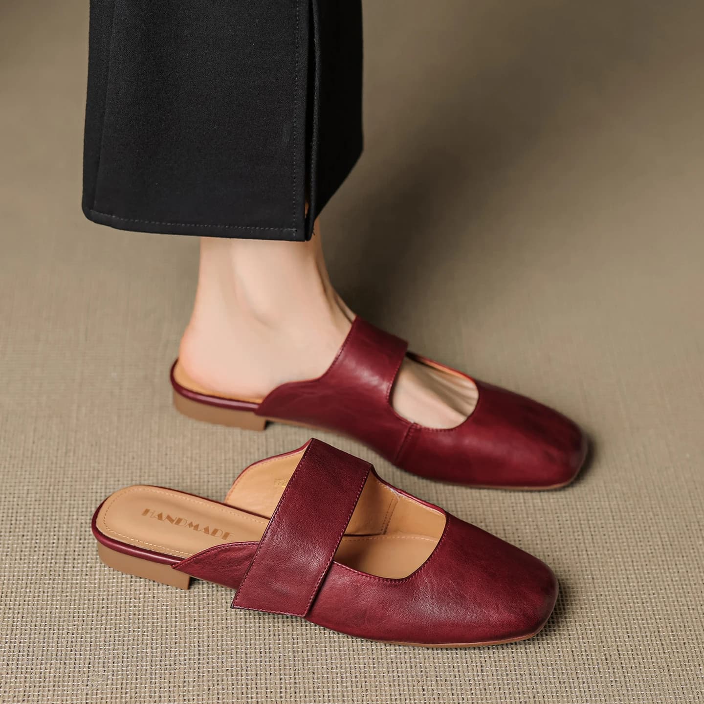 Ciabatte da donna 2026 nuovi sandali da esterno pigri con cinturino in velcro piatto e punta quadrata in vera pelle