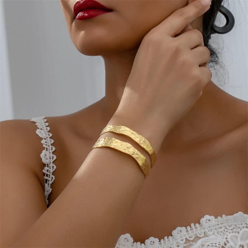 Bracciale a polsino irregolare a doppio strato di tendenza della moda europea americana per le donne Curve Fascino Accessori per gioielli geometrici Regali
