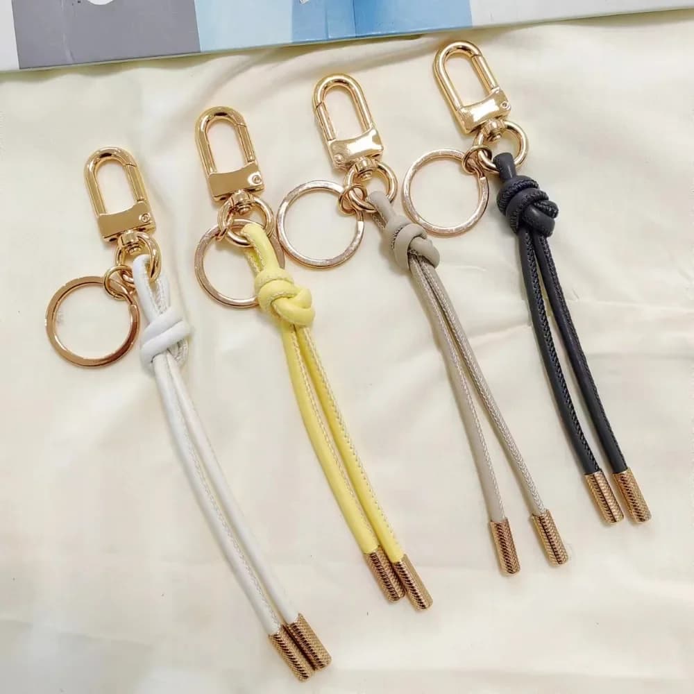 Nuovo design di lusso in pelle PU corda nappa portachiavi accessori stile semplice portachiavi ciondolo adorabile piccolo regalo zainetto appeso