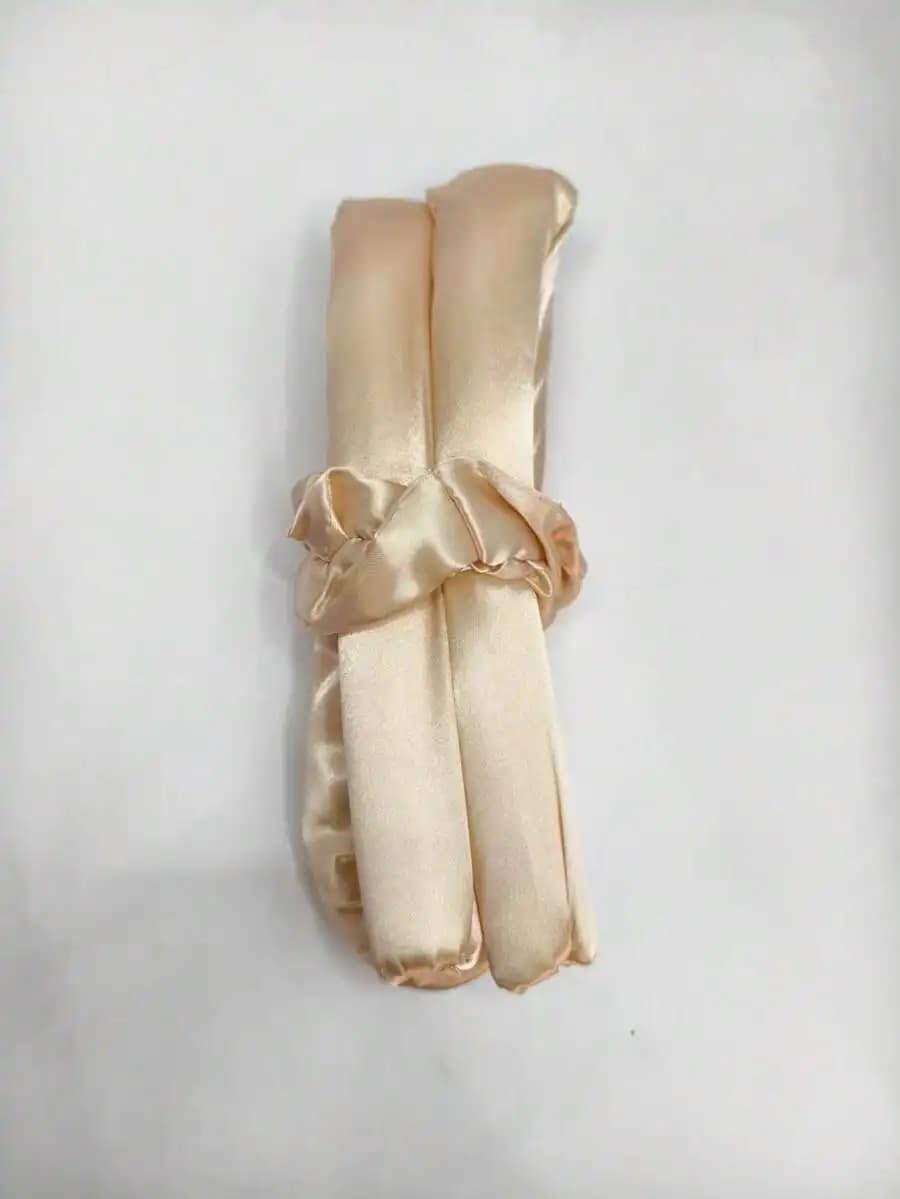 Set di 3 arricciacapelli senza calore con fascia in seta e rulli in schiuma per lo styling di capelli lunghi e ricci.