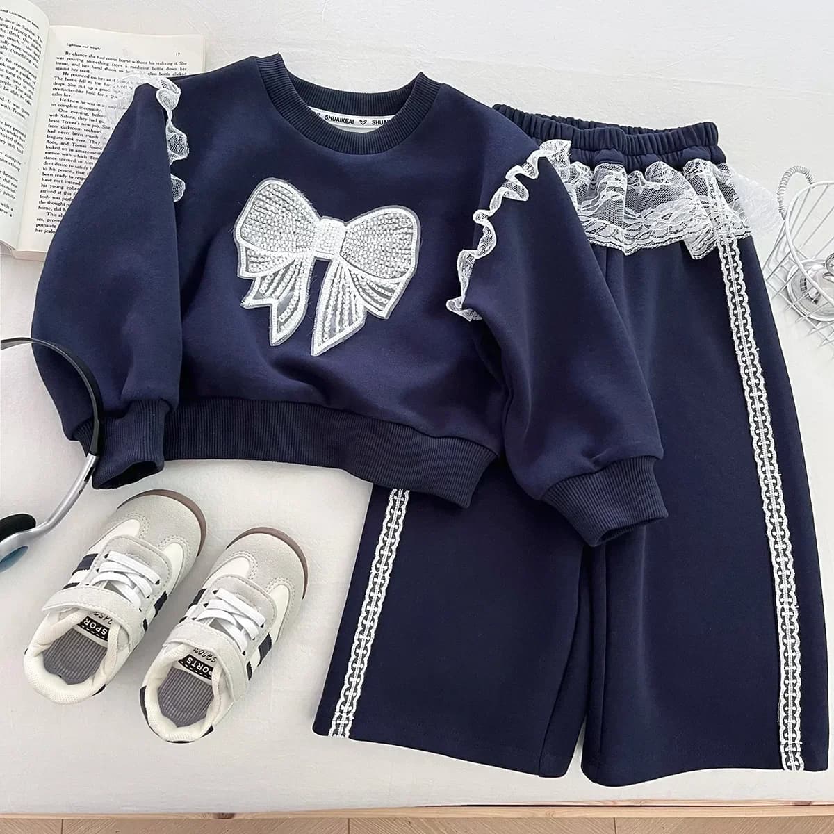 Set da due pezzi da ragazza: felpa con cappuccio con fiocco e pantaloni con finiture in pizzo, abito casual carino primaverile autunnale per vestiti per bambini piccoli