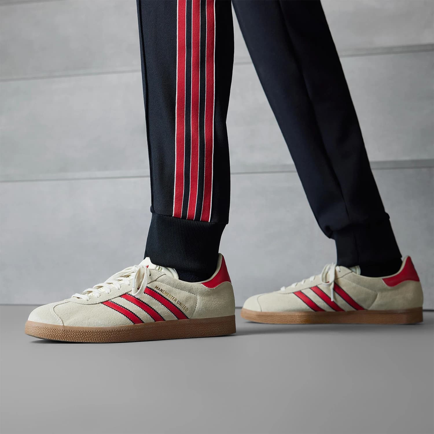 Adidas Official Authentic Three Stripes Men's and Women's Lightweight Casual Classic Sneakers JS3040