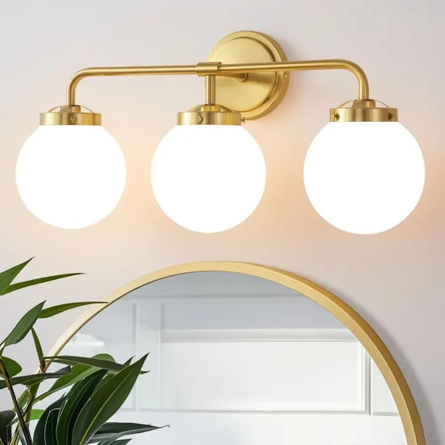 Lampada da Bagno Dorata da Parete Sopra Specchio, Applique Moderna in Ottone a 3 Luci con Paralume in Vetro Opaco, Stile Mid-Century Farmhouse