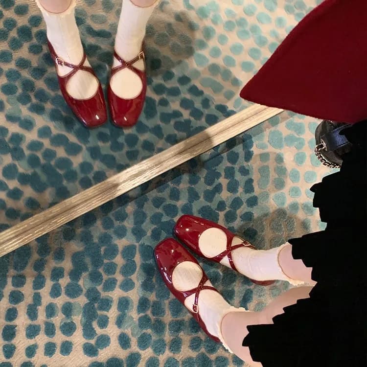 Scarpe basse rosse Mary Jane per donna Scarpe basse con fibbia incrociata Scarpe con punta quadrata Scarpe da donna Ballets Mocassini da damigella d'onore Scarpe da lavoro femminili