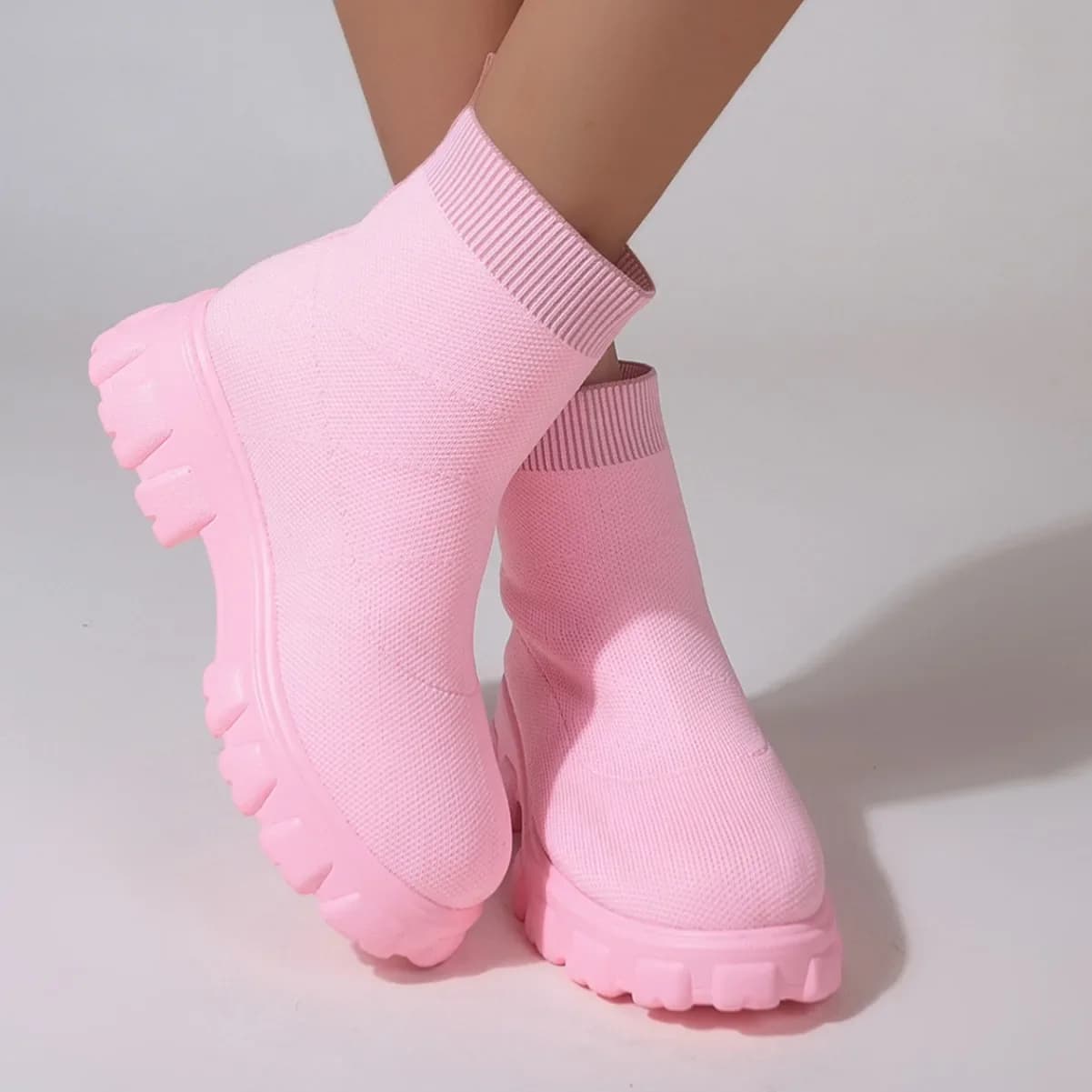 Stivaletti da donna di marca scarpe Casual leggere per le donne stivali da calzino alla moda con zeppa che lavorano a maglia stivali con plateau a tubo medio invernale