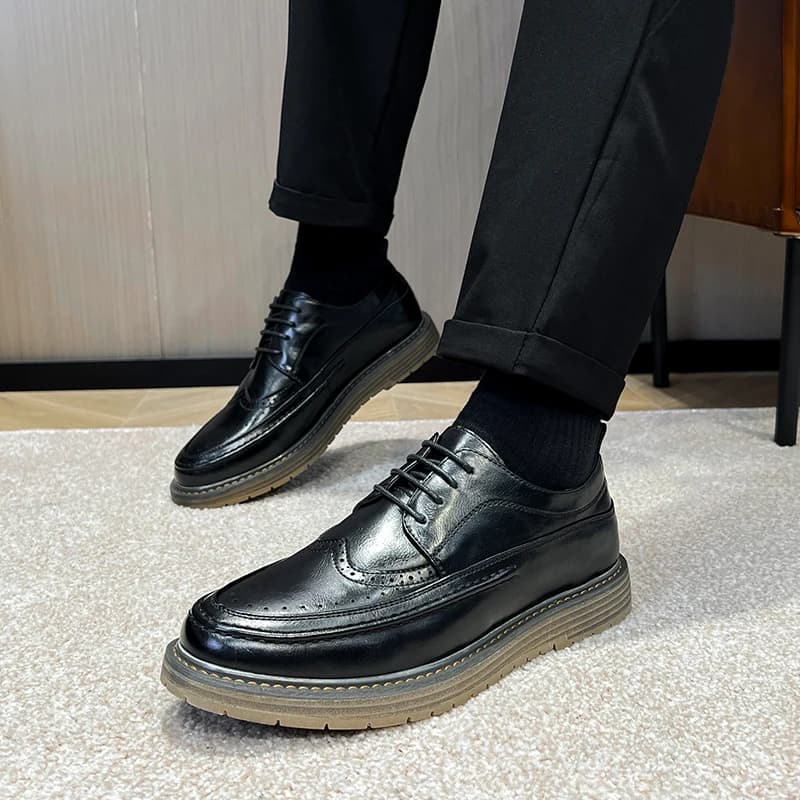 Nuovi Brogues 2023 Uomini Scarpe basse antiscivolo Scarpe casual Stivaletti Moda Mocassini Scarpe stringate Stivali da uomo Scarpe da ginnastica da uomo Versatile