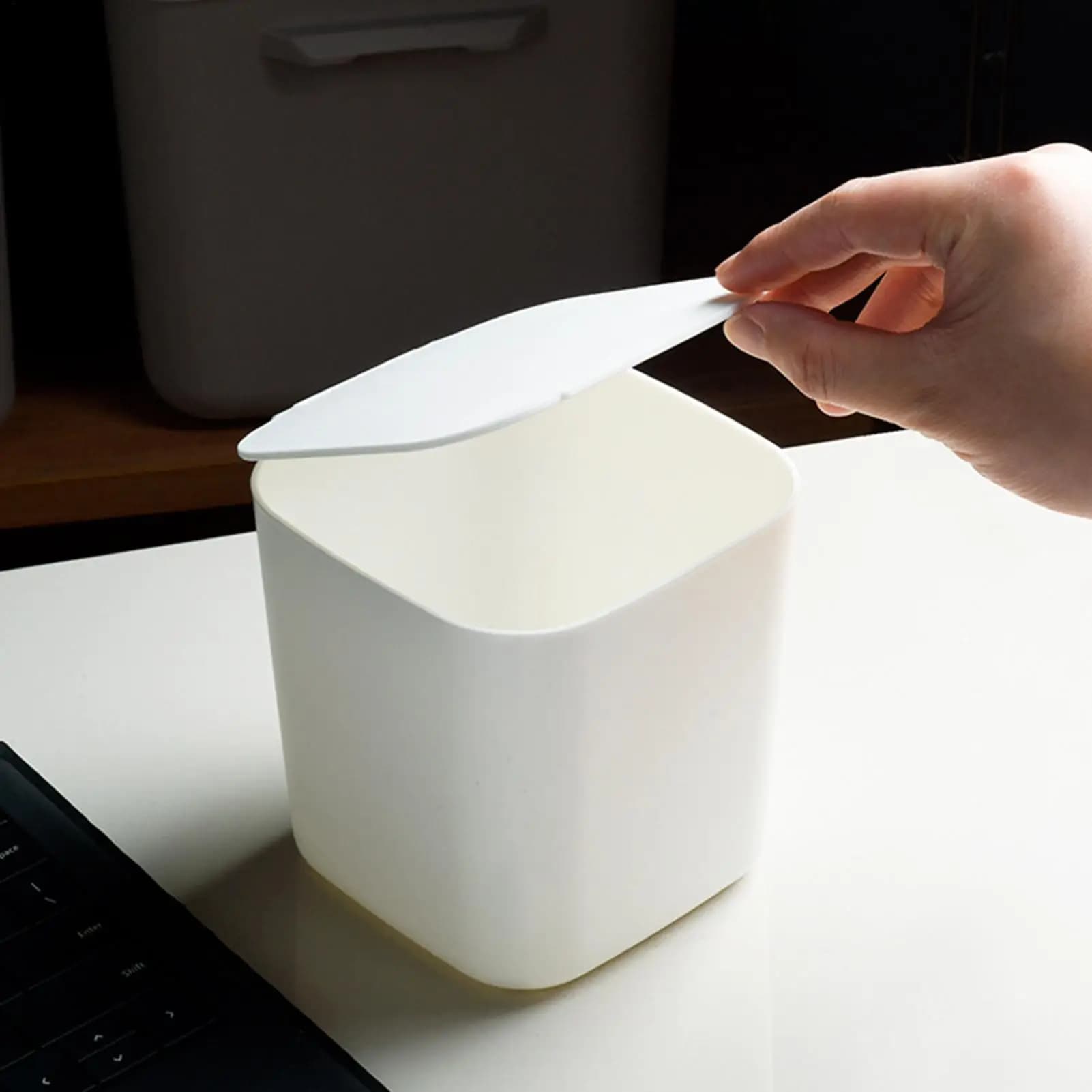 Mini Cestino da Scrivania, Piccolo Contenitore per Rifiuti con Coperchio, Mini Bidone per Ufficio, Toeletta e Comodino