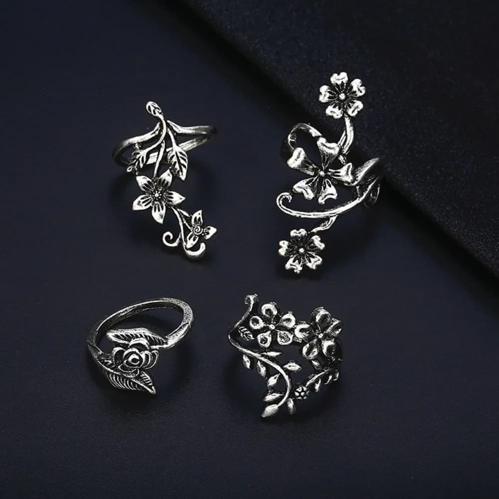 Set di 4 Anelli Traforati e Incisi in Argento Anticato, Eleganti e Unici