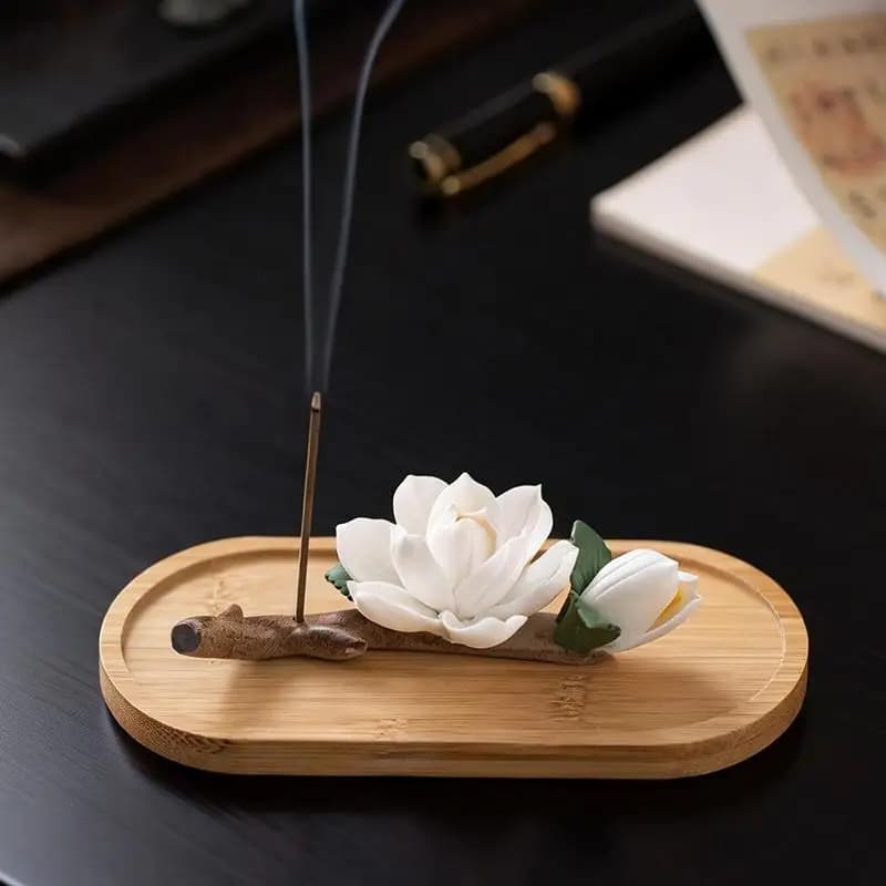 Porta incenso in ceramica a forma di fiore di pesco, stile cinese, bianco, per decorazioni da tavolo e per la casa.