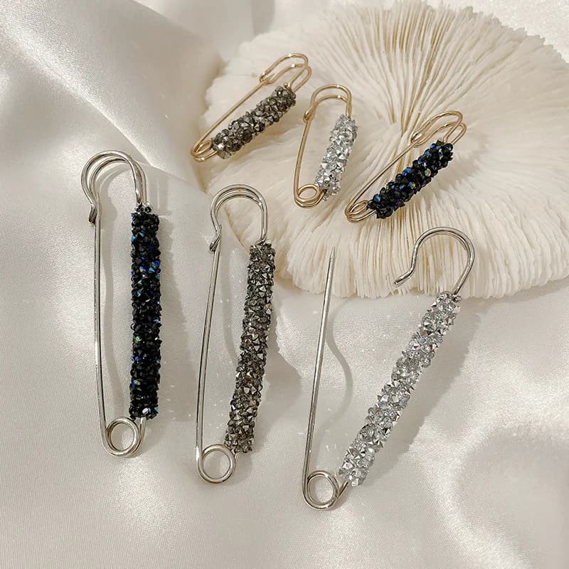Fashion Crystal Brooches for Women Waist Buckle Fixed Strap Charm Safety Lapel Pins Cardigan Scarf Buckle Badge Accessories