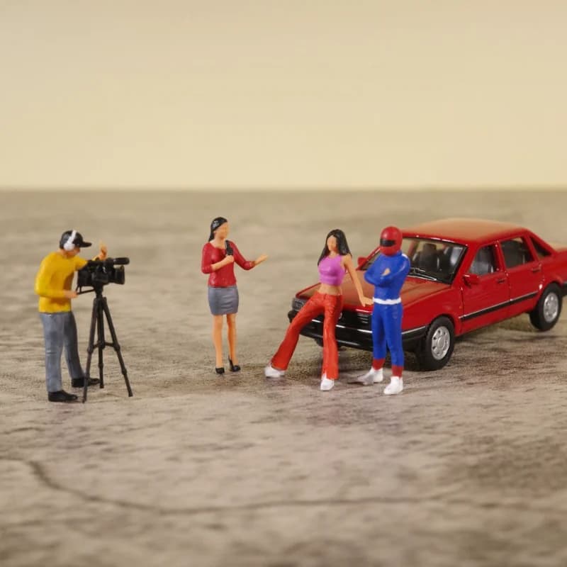 New Product 1: 64 Racing Journalist Interview Scene Set Miniature Doll Resin Model Car Model Scene Matching Ornaments Props Toys