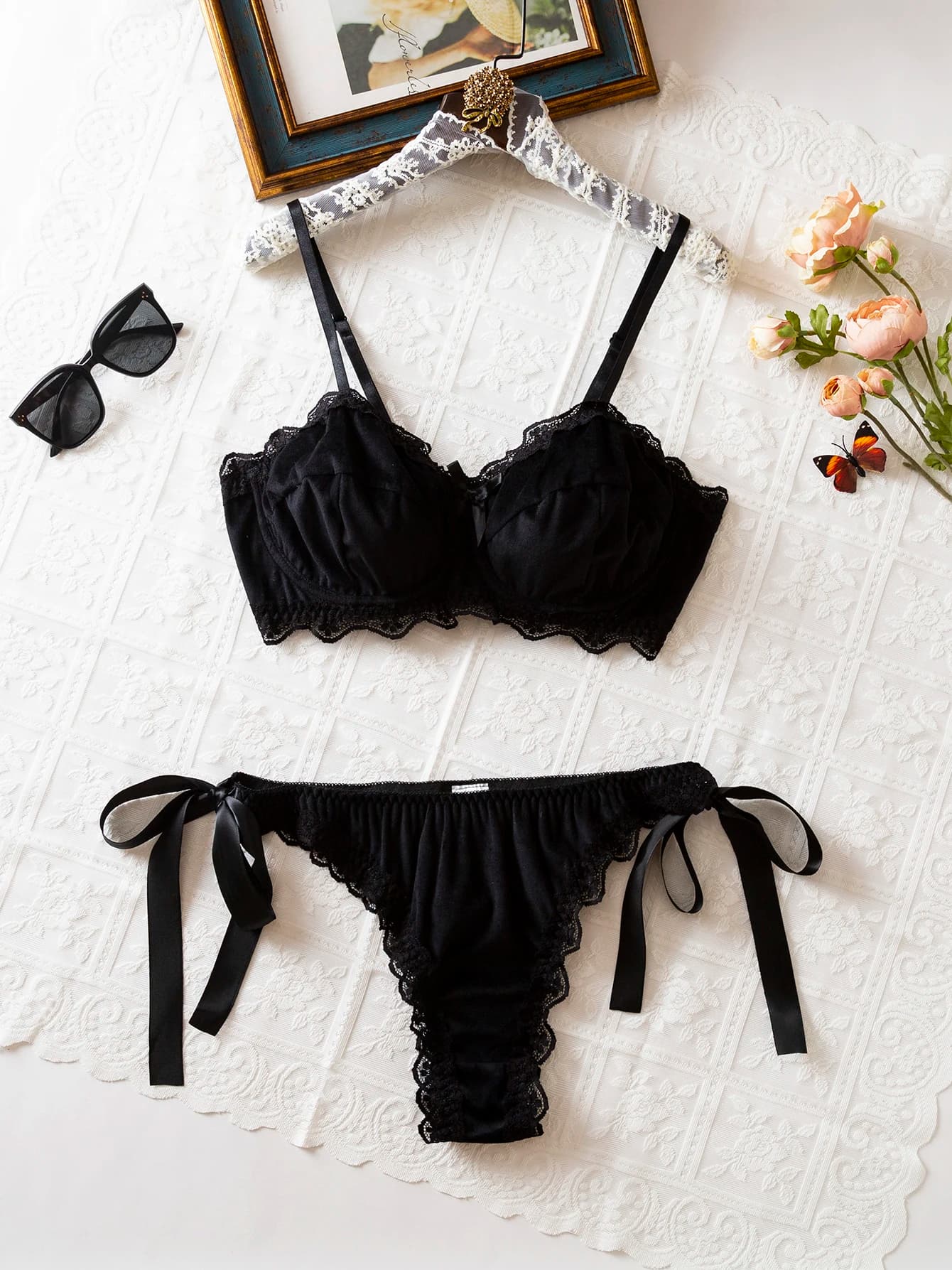 Set di reggiseno e mutandine puro desiderio francese sexy legato con fiocco in pizzo nero Set di due pezzi di biancheria intima unica con nodo a farfalla