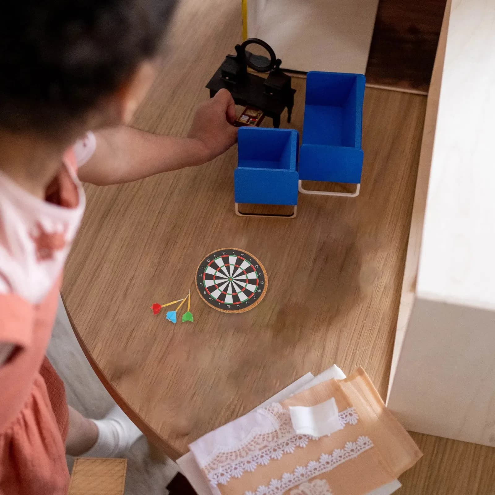 Set di 1:12 Miniature di Freccette per Casa delle Bambole, Set Sportivo in Miniatura, Accessori per Scenari Domestici e all'Aperto