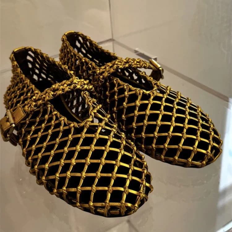 2025 Scarpe da balletto estive Scarpe Mary Jane da donna Fondo piatto da donna Rete da pesca in rete Scarpe singole cave Sandali