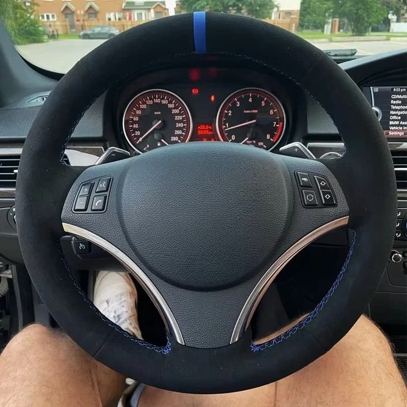 Personalizzazione Cucito a mano Pelle scamosciata Coprivolante per auto Accessori per BMW E90 325i 330i 335i E87 120i 130i 120d