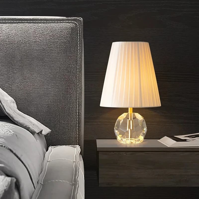 Lampada da comodino moderna e semplice in cristallo con paralume in tessuto, lampada da lettura artistica post-moderna per hotel.