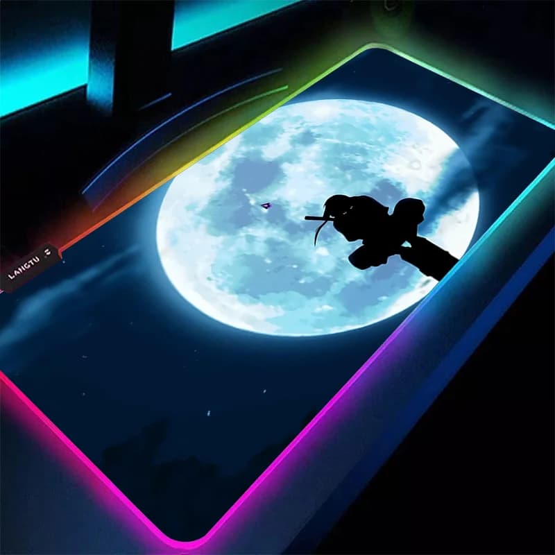 Tappetino per mouse RGB grande 90x40 cm Naruto Itachi Uchiha speed per giocatori e-sport Retroilluminato per tastiera di computer portatile Tappetino per mouse LED xxl