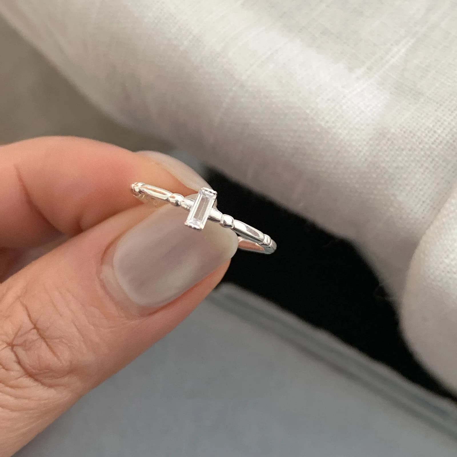 Anello dal design intricato in stile coreano per donna, stile unisex, lusso leggero di nicchia, anello per dito indice versatile, regolabile, nuovo prodotto alla moda