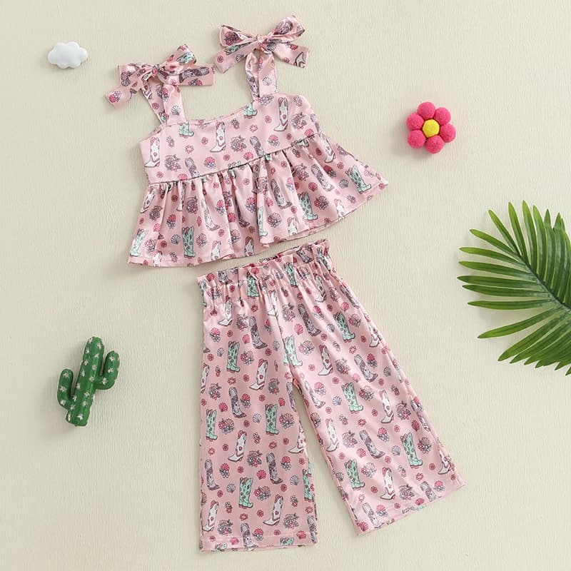 Set top and trousers without girl sleeves with a cute design with boots print and fastened tank top with long trousers for an elegant