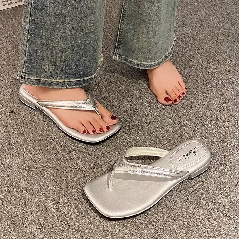 Women's sandals with thick silver heel, anti-slip, anti-odor, comfortable, from beach, summer, Korean style flip-flops for everyday use, PVC.
