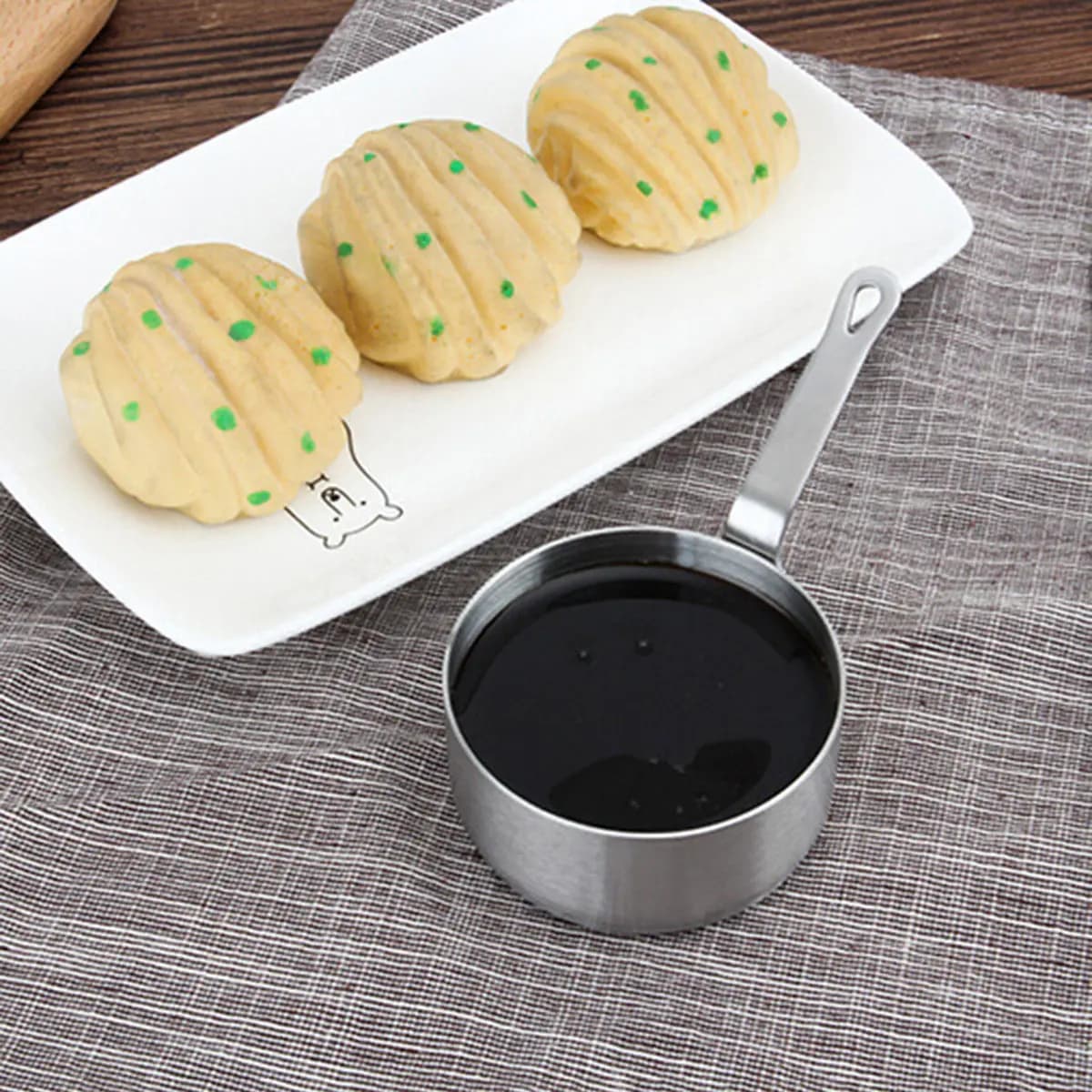 Mini non-stick stainless steel pot with handle to fry eggs, cook, prepare sauces and breakfasts.