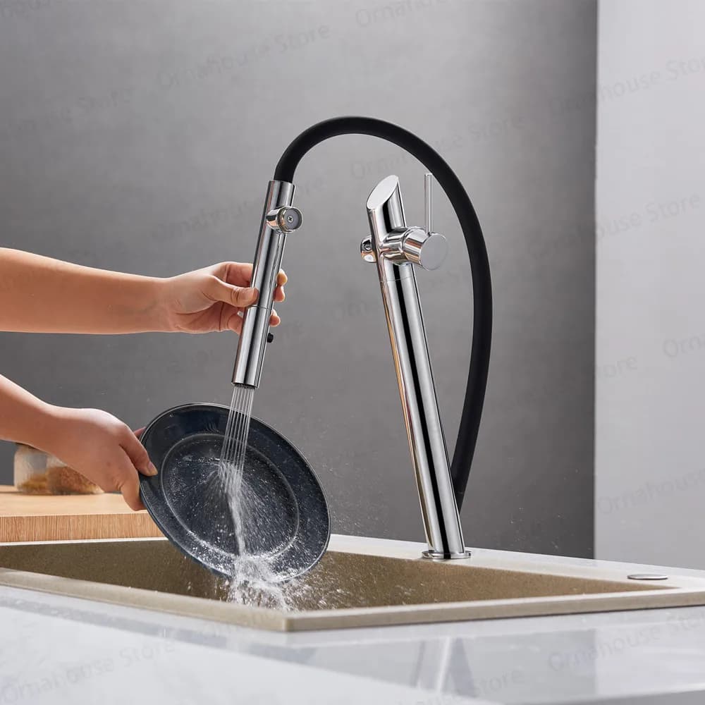 Nuovo rubinetto da cucina in ottone Funzioni calde e fredde Rotazione in ottone Estraibile verso il basso Miscelatore lavello monocomando di lusso di alta qualità
