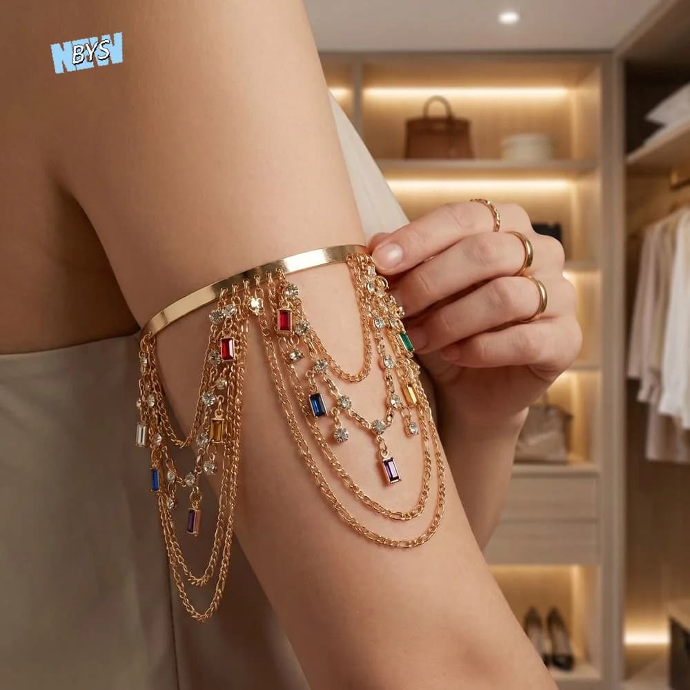Bracciale a fascia larga aperto in lega con frange e nappe multistrato, finitura liscia, stile punk e resort, per vacanze