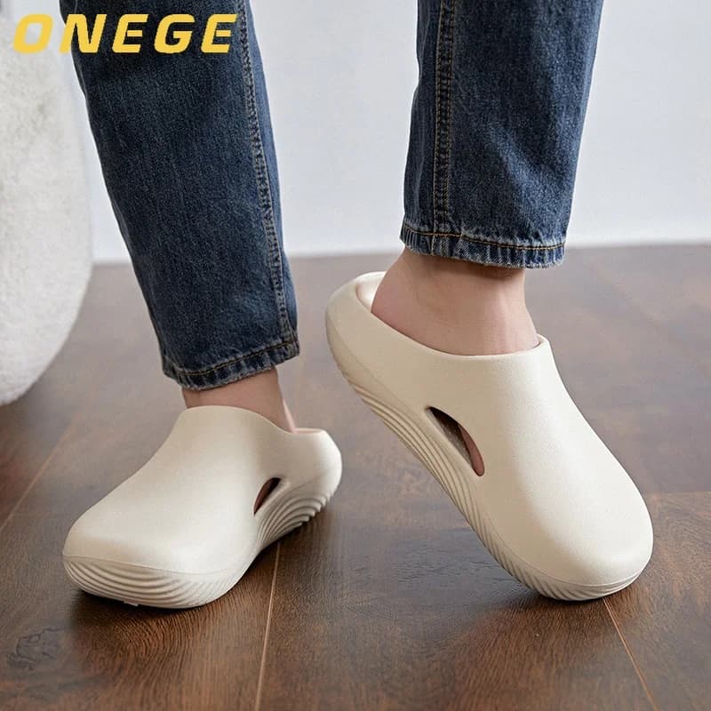 Un paio di scarpe casual da uomo estive, pantofole, pantofole da uomo, scarpe da cuoco antiscivolo basse, scarpe da uomo resistenti all'usura