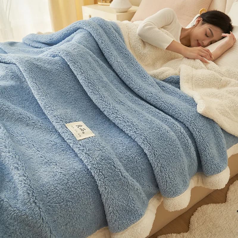 Coperta in pile di corallo spesso tinta unita giapponese Coperte per pisolino calde super morbide per ufficio Copridivano in peluche accogliente per dimensioni singole