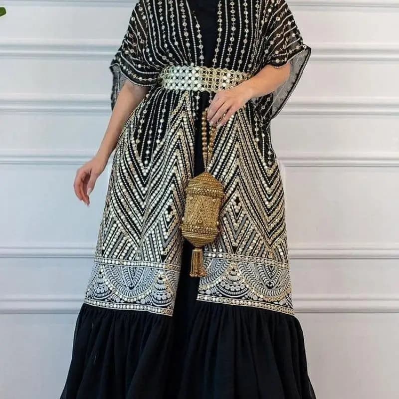 Completo da donna due pezzi con gilet plissettato stampato e gonna a vita media con cintura stampata, stile commuter, maniche corte e scollo rotondo.