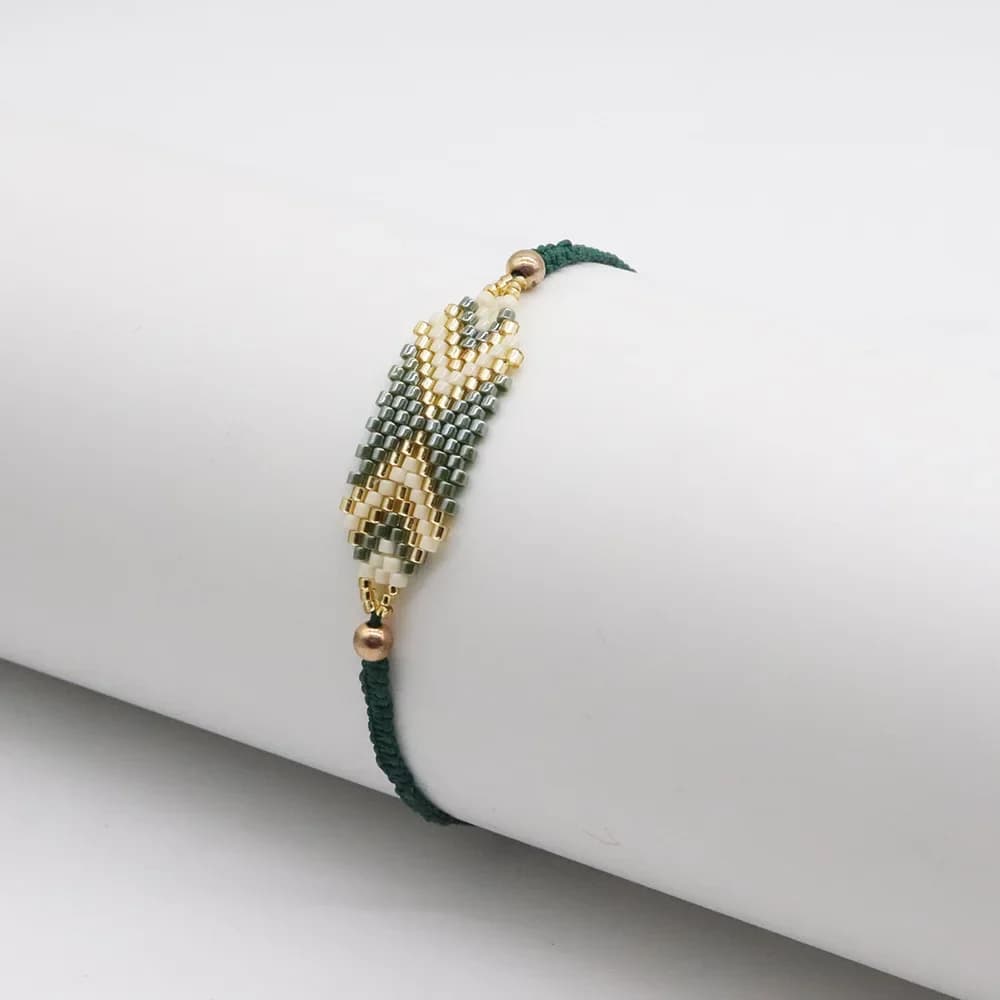 ZGMXR Bracciale regolabile con perline di riso con design geometrico Retro freccia lavorata a mano Accessorio con perline alla moda della Boemia
