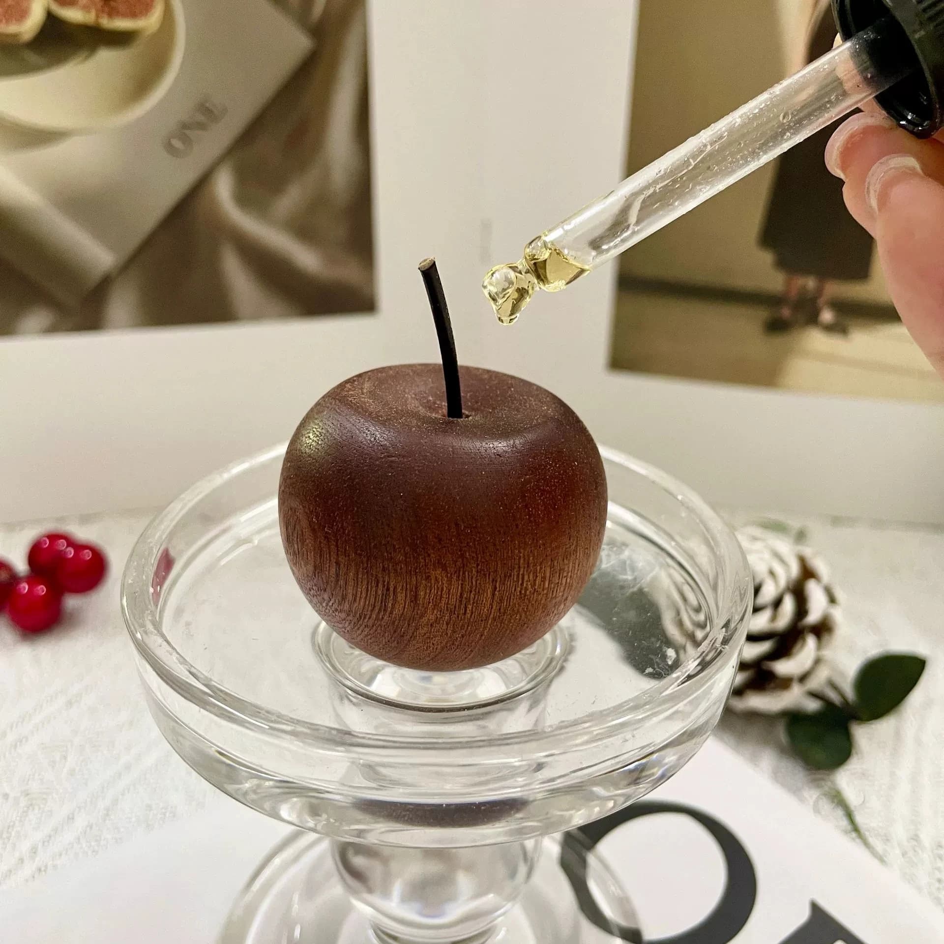 Diffusore in legno di noce nera a forma di mela da 1 pezzo - Diffusore di aromi di olio essenziale senza fuoco Decorazione per l'home office Regalo di benedizione fortunata