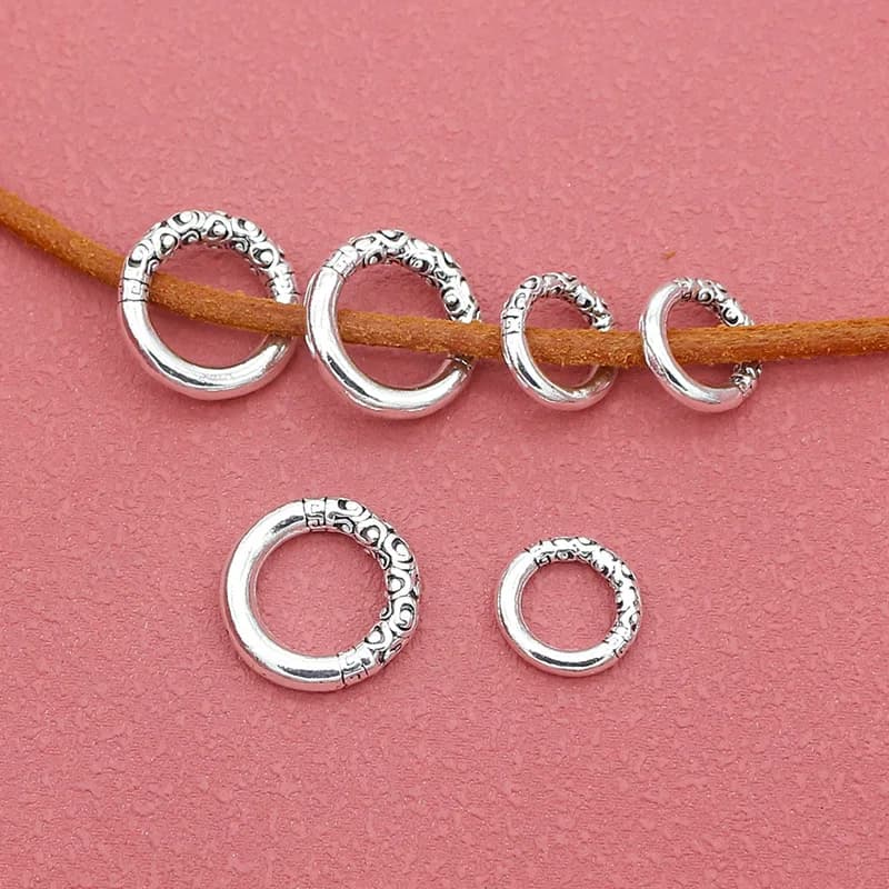10 pz/lotto Vintage Grazioso Modello Rotondo Connettore Pendenti e Ciondoli 13mm 18mm Cerchio Chiudi Anelli di Salto Fibbia Ganci Risultati Dei Gioielli FAI DA TE