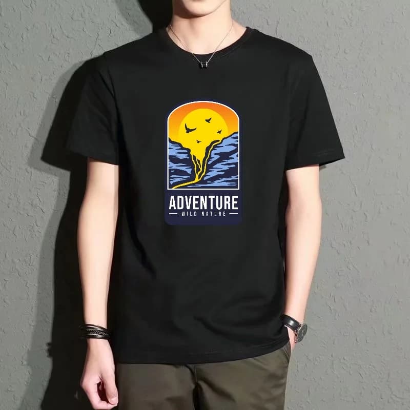 Men's Black Round-Neck Short-Sleeved T-Shirt with Outdoor Adventure Print Pattern, Casual Street Style Top, Versatile for Daily Outings, Sports, Comfortable and Breathable