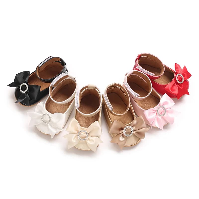 Scarpe per neonati 0-1 anni Primavera 2026 con strass, fiocco e cinturino di perle, scarpe per bambini con chiusura a strappo, suola morbida antiscivolo
